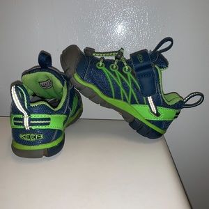 Keen CNX toddler size 8 shoes